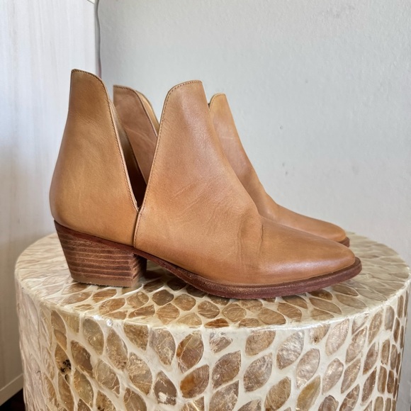 Free People Shoes - Free People Tan Charm Double V Leather Ankle Boots size 36